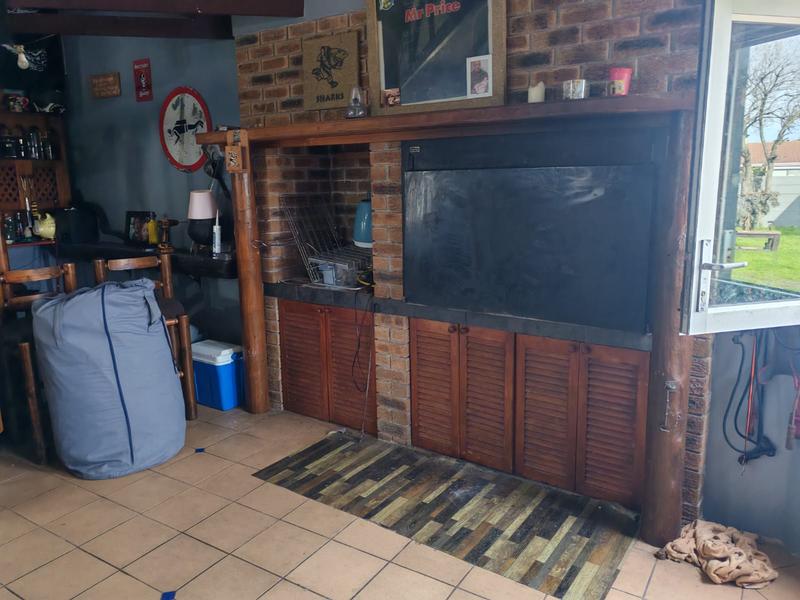 6 Bedroom Property for Sale in Sandbaai Western Cape